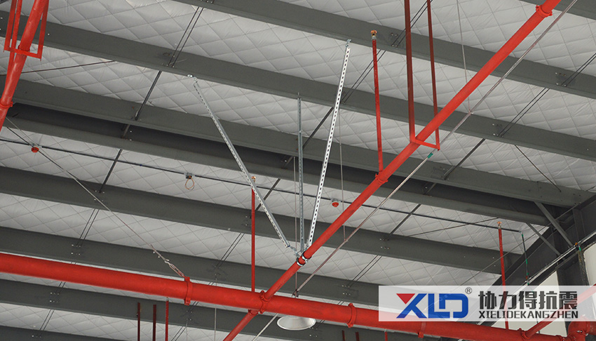 钢结构工业厂房抗震支架安装设计及施工复杂,且钢结构结构生根难点
